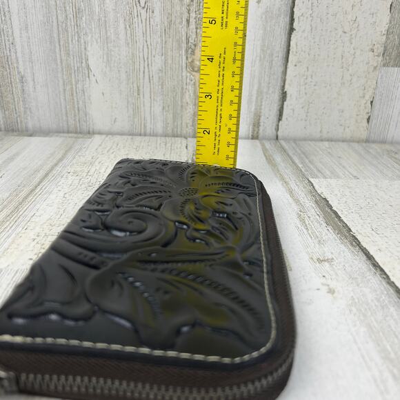 Women’s Tooled Italian Leather Black Clutch Wristlet Wallet - Picture 5 of 14